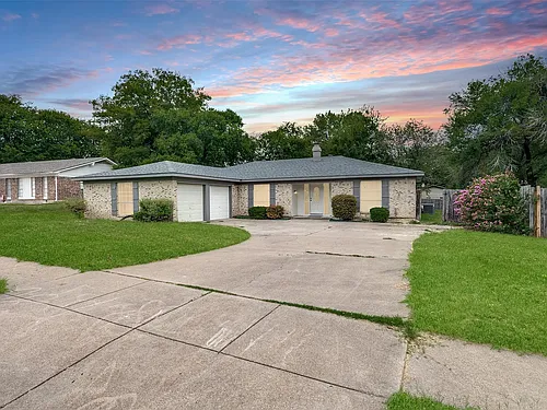 9704 Leland Ln Photo 1