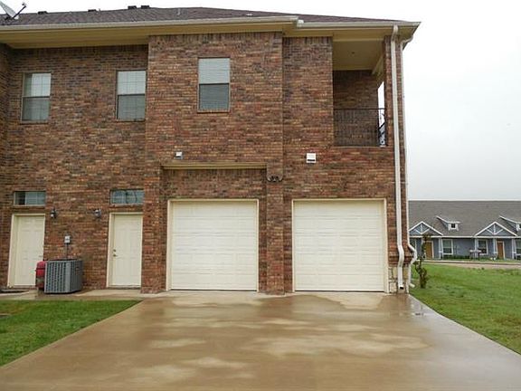 2nd image of 1122 Newcastle Dr