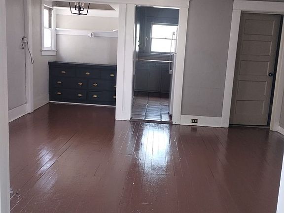 3rd image of 2201-2211 California Ave #1