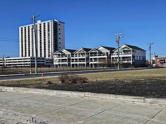 4th image of 108 Seaside Ave