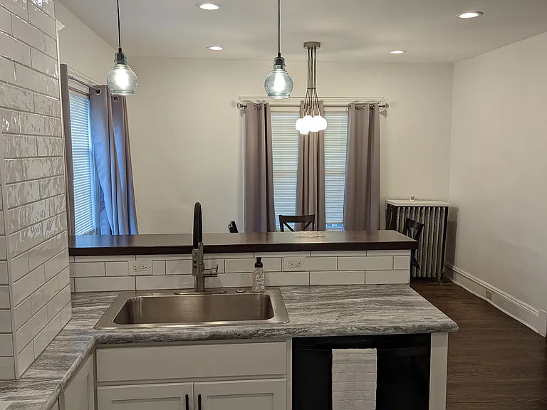 10918 Ashbury Ave — Photo 2