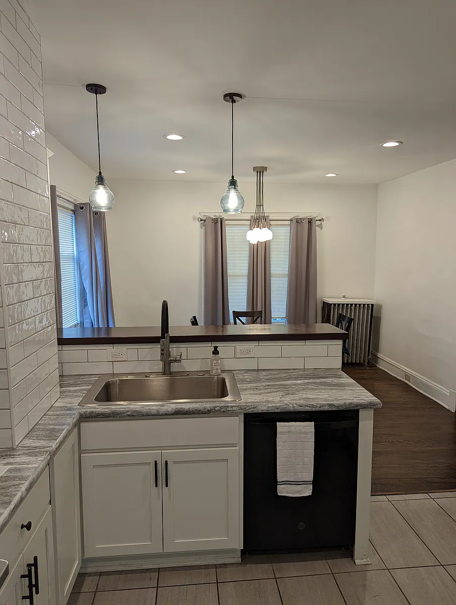 Building Photo - 10918 Ashbury Ave
