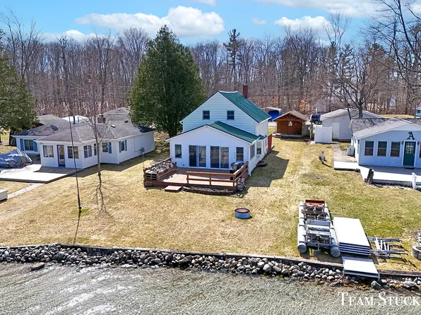 8941 S Lake St, Newaygo, MI 49337