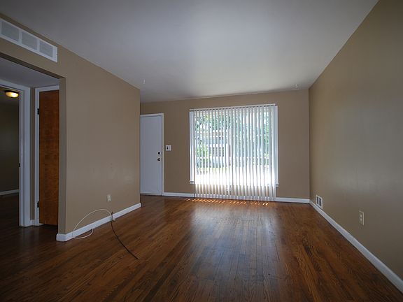 2nd image of 1521 Moorhouse St