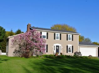 912 Blackberry Ln, Webster, NY 14580