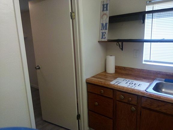 3486 lakeshore kitchen photo 2 of 2 Apt B