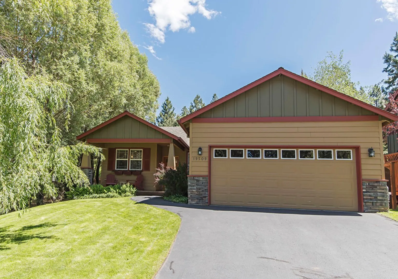 Furnished West Bend Home Available October 1st — Photo 2