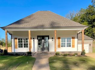 1284 Creekside Ln, Hernando, MS 38632