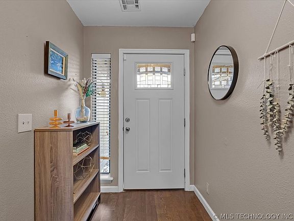 5th image of 2652 W Galveston St