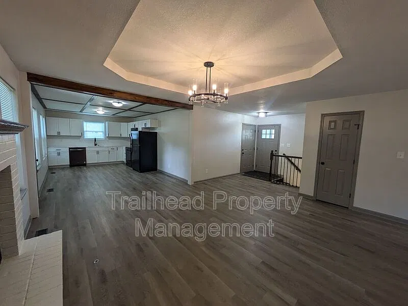 4 bed, 3.0 bath, 2400 sqft, $2,495 — Photo 4