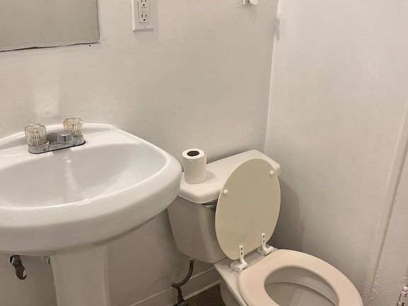 5th image of 847 Westmoreland Ave APT 3