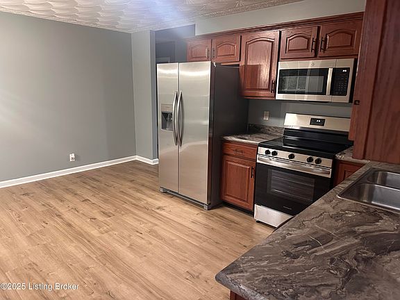 4th image of 121 Hagan Dr