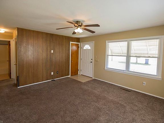 2nd image of 15836 Eleanore Dr