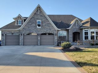 379 Riverside Cir, Anoka, MN 55303