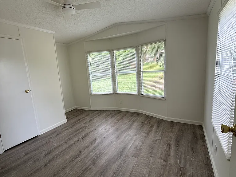172 School House Rd — Photo 8