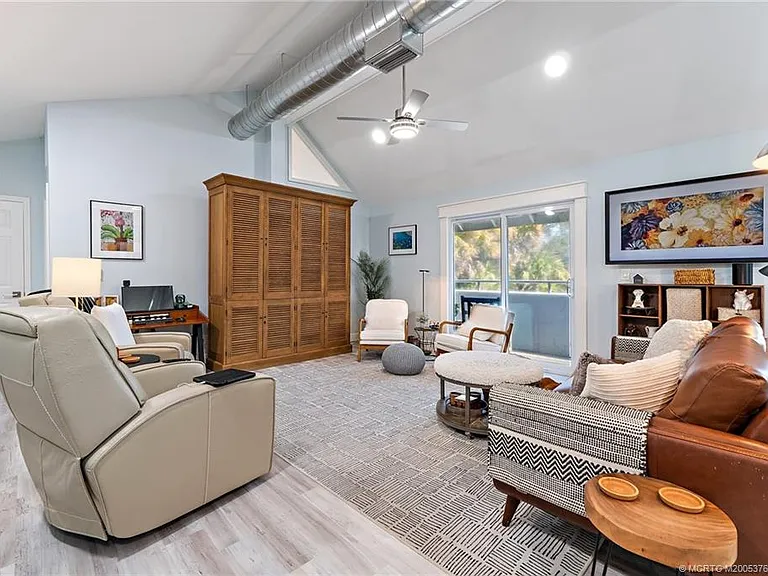 310 SE Denver Ave #2 — Photo 22