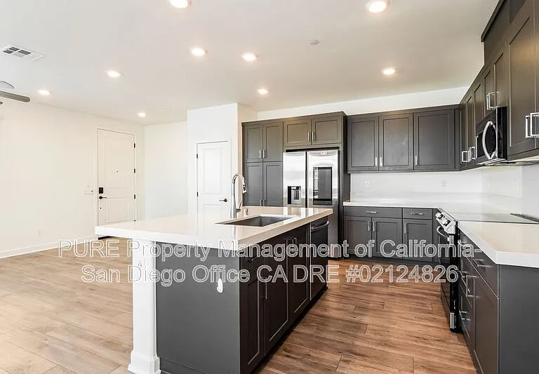 812 Mateo St #1 — Photo 6