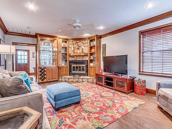 5th image of 1611 S Davinbrook Ln