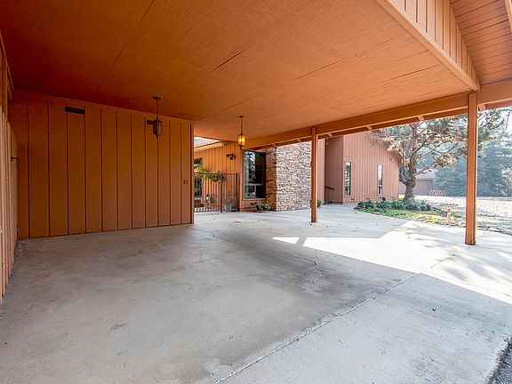 4th image of 32480 Road 132