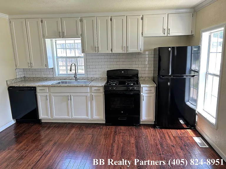 3407 E 38th St S — Photo 5