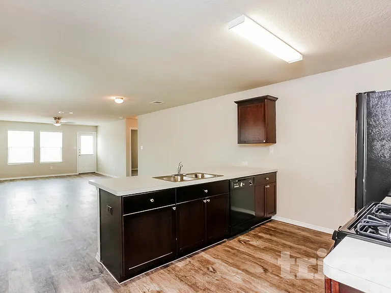8518 Amistad Cv — Photo 4