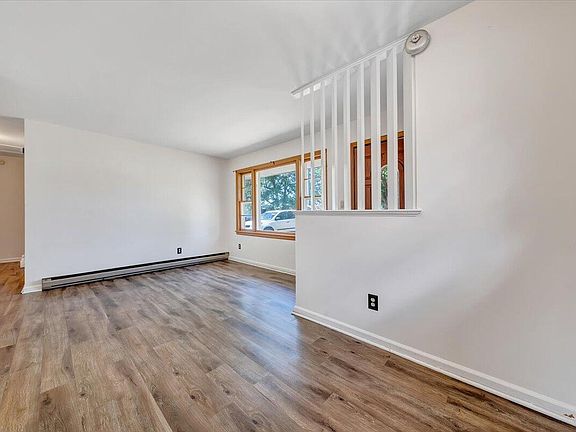 4th image of 1571 Carlisle Ave SE
