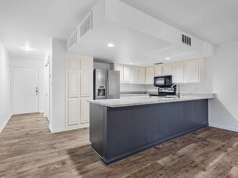 438 Yacht Club Dr #C — Photo 3