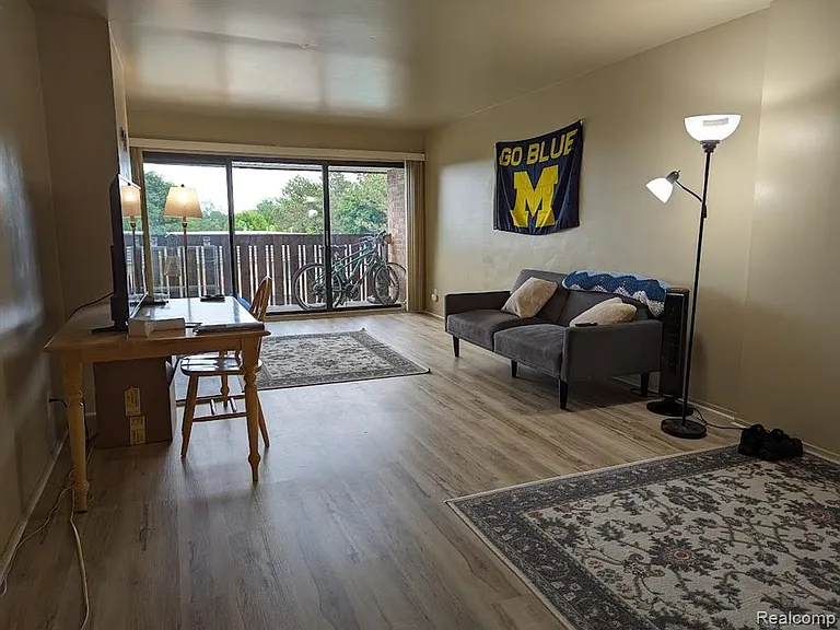 1315 S Maple Rd — Photo 6