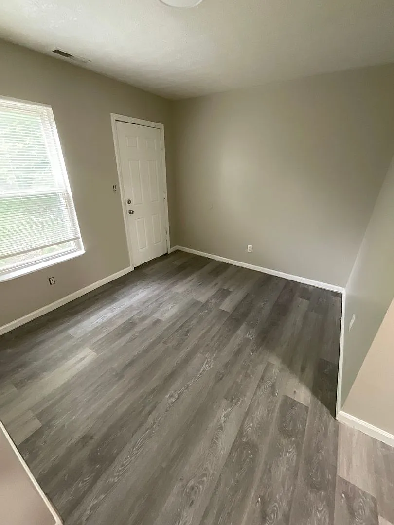 Newly Renovated 3 Bedroom 1.5 Baths — Photo 4