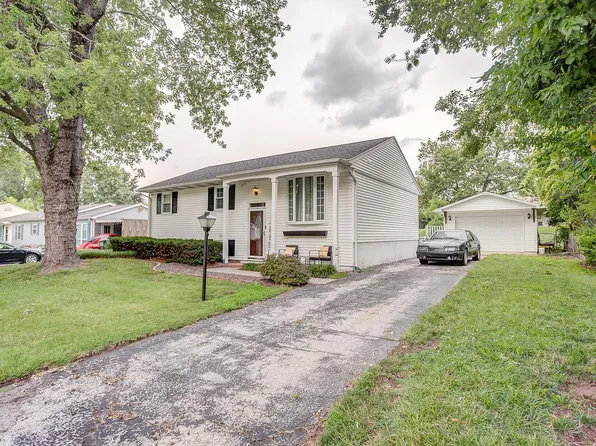 10 Hampton Dr, Fairview Heights, IL 62208