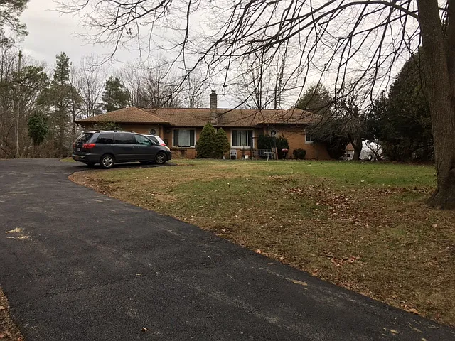 3 bed, 1.5 bath, 1200 sqft, $1,390 — Photo 1