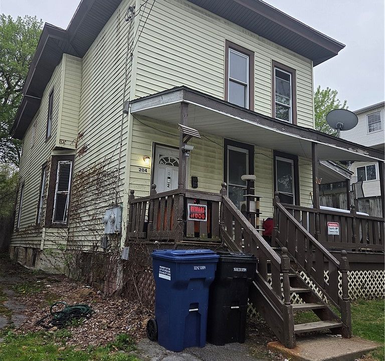 2nd image of 204 Beecher St