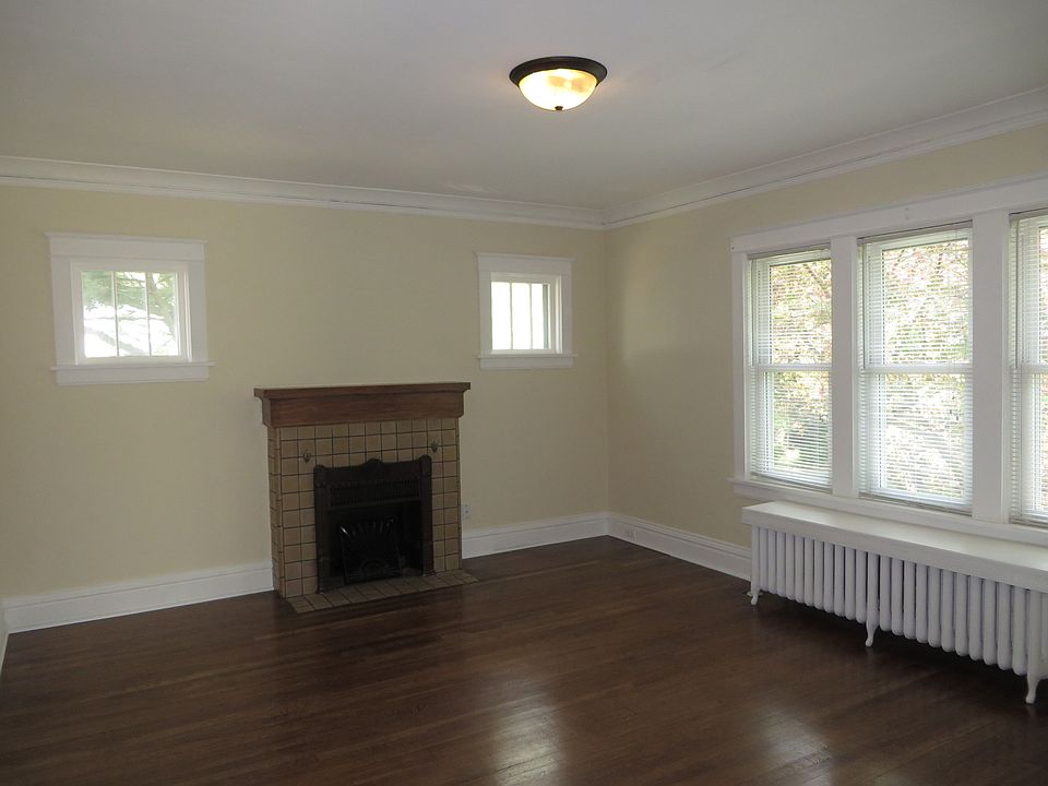 1st image of 1520 E 1st St #1520