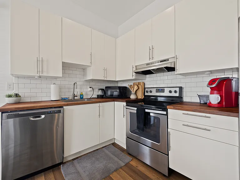 906 Allene Ave SW — Photo 7