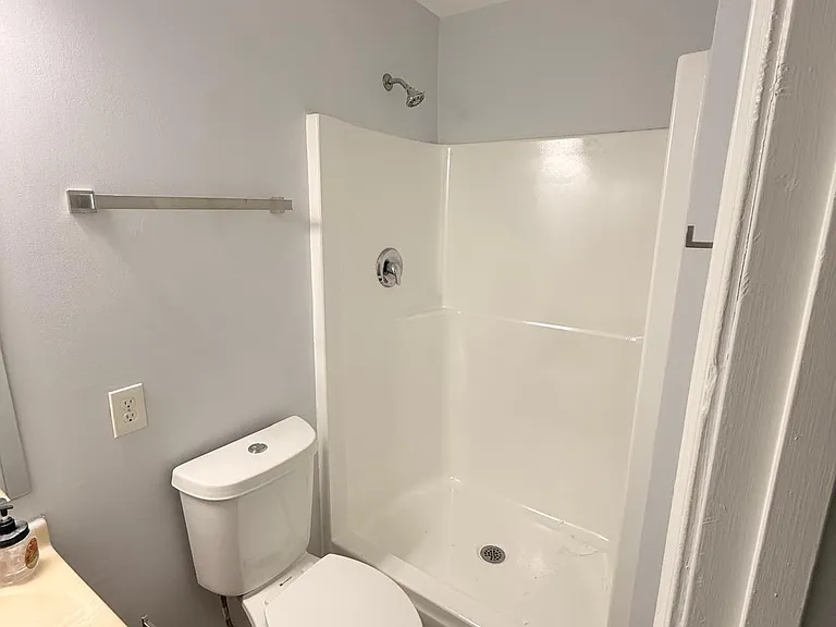 114 Delmoor Dr NW — Photo 2