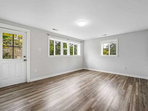 3rd image of 608 Lakeshore Dr