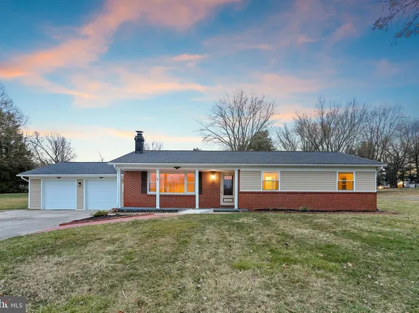 12561 Indian Hill Dr, Sykesville, MD 21784