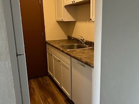 5th image of 120 E Van Lake Dr #8