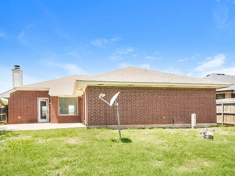 329 Ridge Bluff Dr — Photo 16