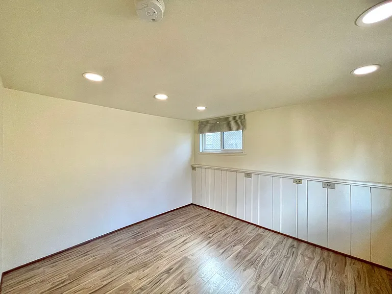 5222 35th Ave NE — Photo 16