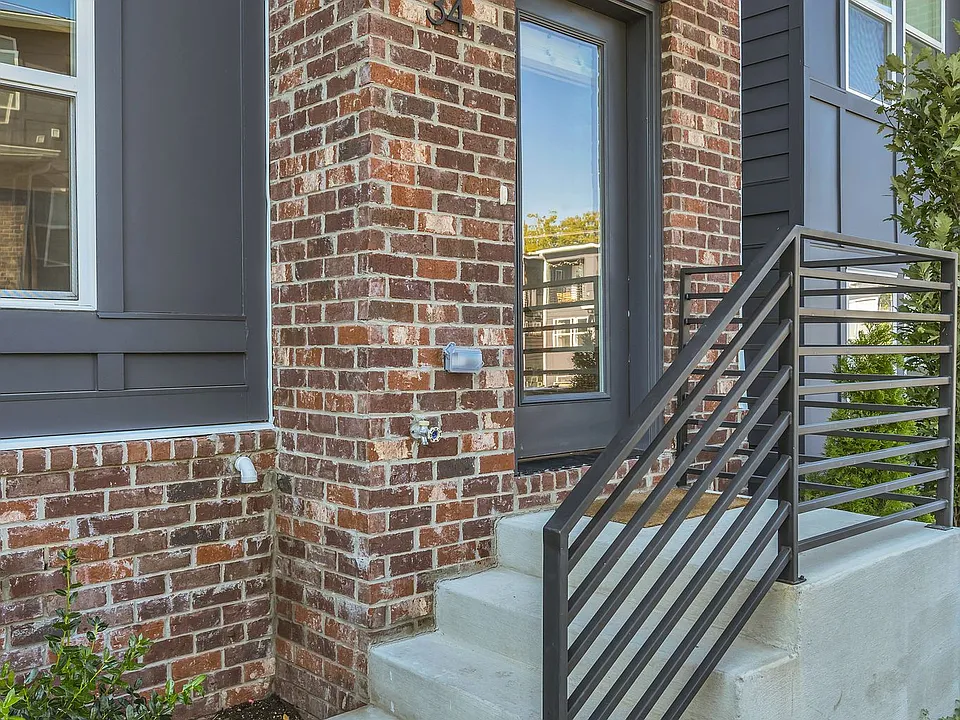 102 Duke St #34