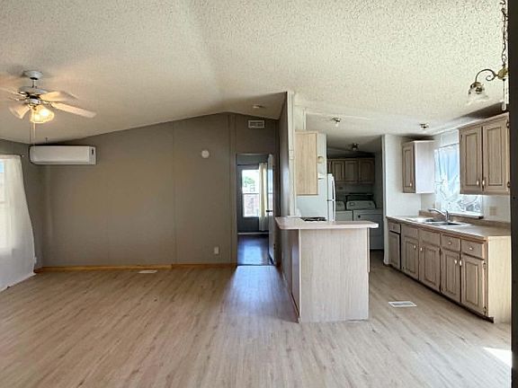 4th image of 13652 E 46th St