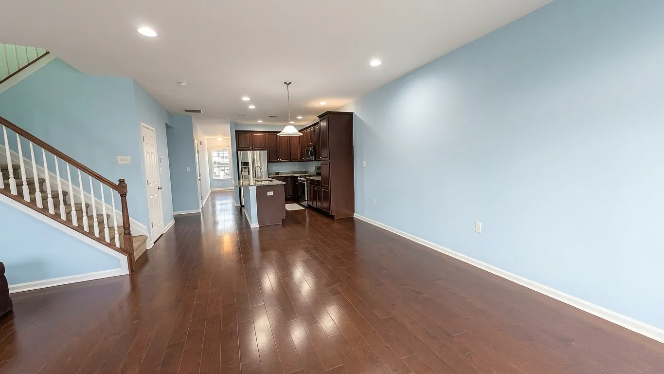 3 bed, 2.5 bath, 2775 sqft, $3,925 — Photo 3