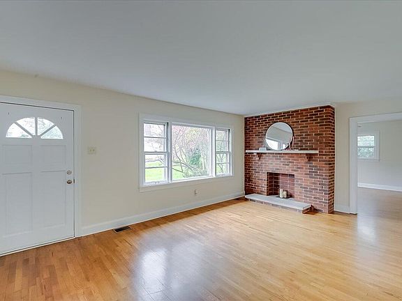 4th image of 135 Beaumont Ave