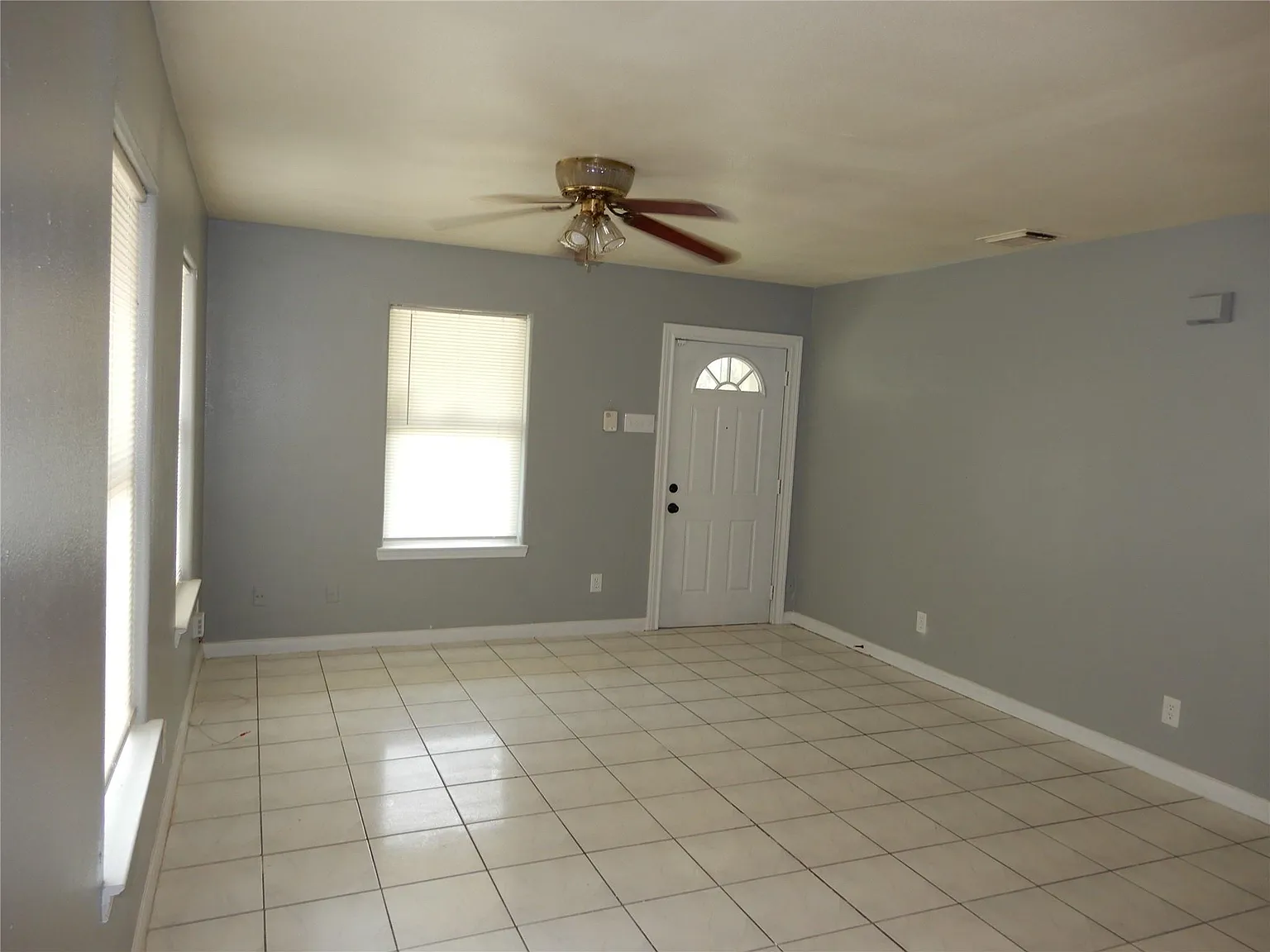 3 bed, 2.0 bath, 1243 sqft, $1,500 — Photo 2