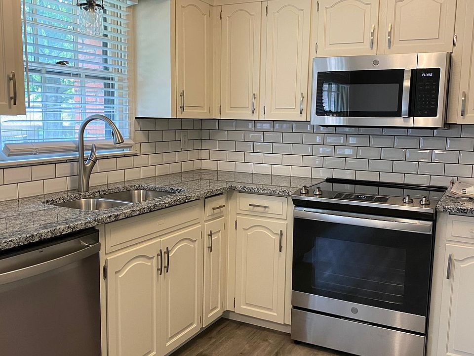 fully equipped Kitchen with granite countertops with under mount stainless steel sinks
brand new LVT flooring and brand new carpet in both bedrooms and family room
Freshly painted throughout