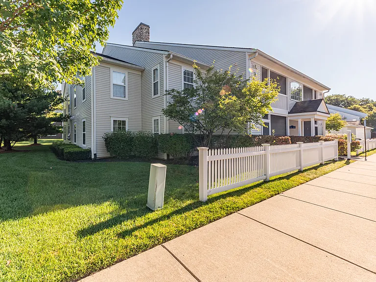 2646 S Knightsbridge Cir #1 — Photo 5
