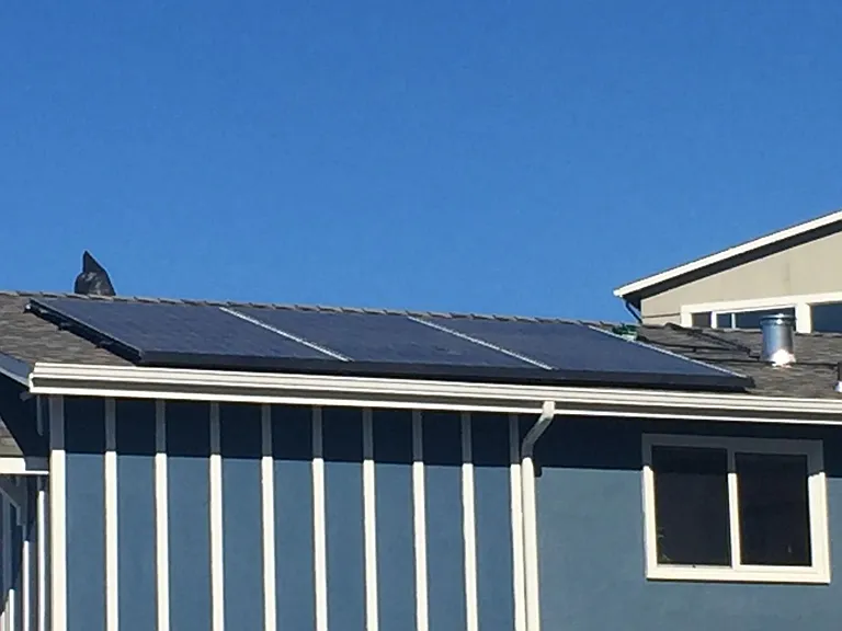 Solar system, connected to grid, with battery backup