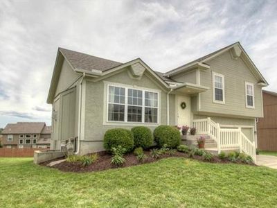 12133 Pebble Beach Dr, Kansas City, KS, 66109