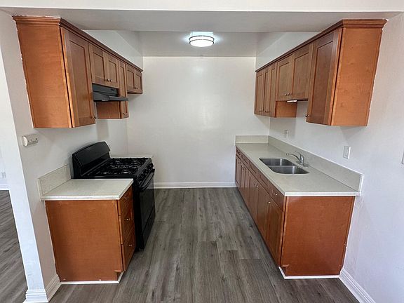 4th image of 512 N Marguerita Ave #B